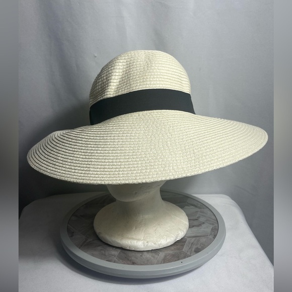 Nordstrom Wide Brim Sun Hat White Straw Floppy Black Band One Size - Picture 1 of 4